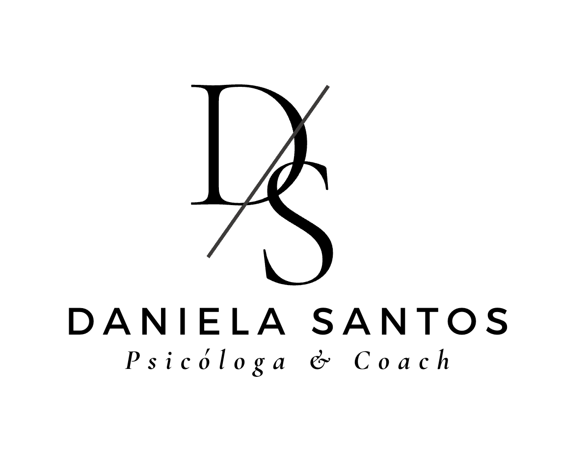 Daniela Santos Logo